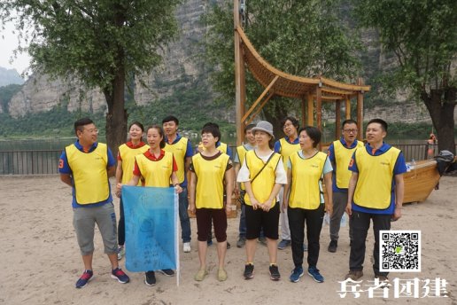 北京拓展培訓幫助更多人克服困難