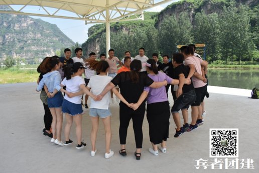 北京拓展訓練中蘊含著豐富深刻的人生哲理，詮釋了團隊合作的重要性和必要性