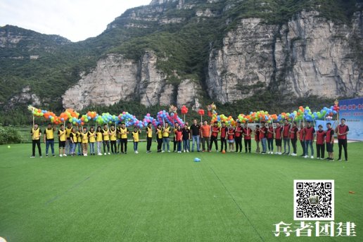 北京拓展訓(xùn)努力把團(tuán)隊合作的精神發(fā)揮得更加淋漓盡致。