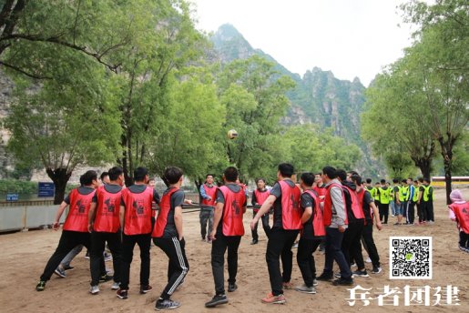 北京拓展訓(xùn)練在挑戰(zhàn)探索中培養(yǎng)團(tuán)隊(duì)默契
